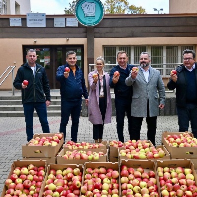 Jabłka dla uczniów